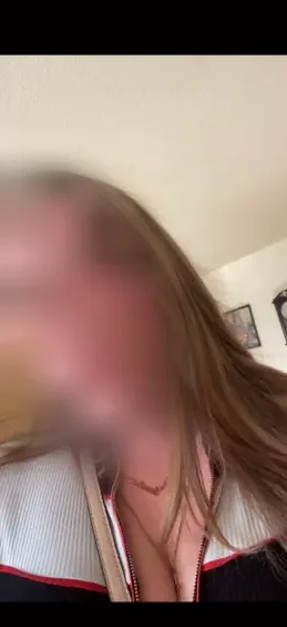 Andrea, 25