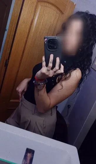 Caroline, 34