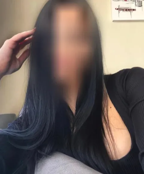 Emilie, 36