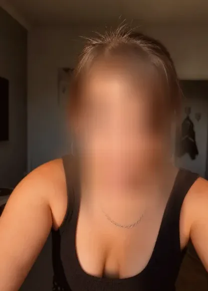 Emina, 34