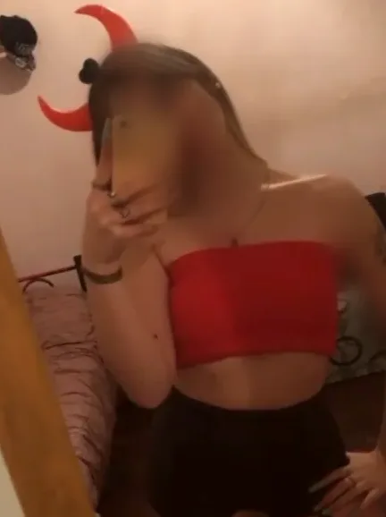 Julie, 32