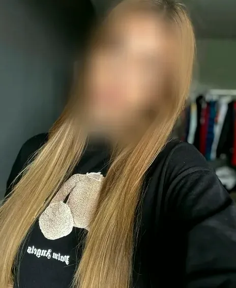 Rosa, 28
