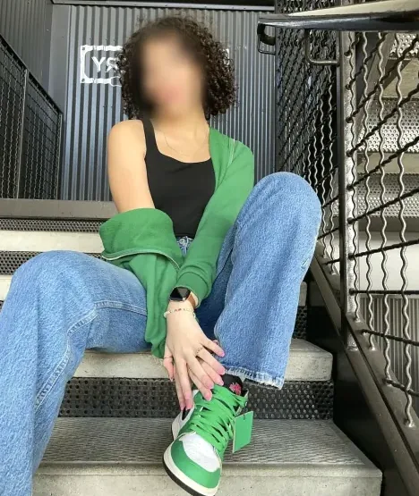 Zeynep, 20