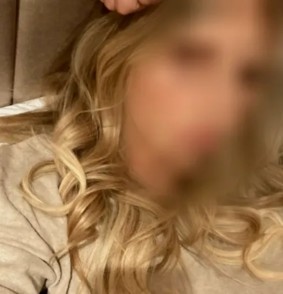 Zeynep, 28